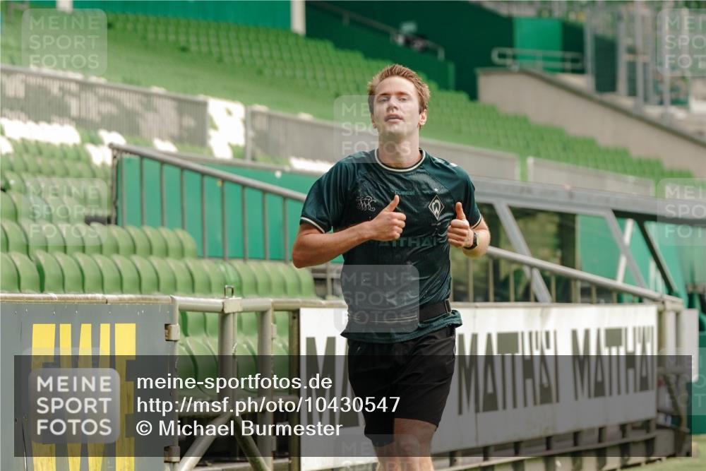 13.09.2026 - 21. swb-Marathon Bremen Michael Burmester http://msf.ph/oto/10430547 13.09.2026 12:23:14 Laufen im Stadion 129, 236, 289, 798, 1483, 1490, 1567, 634, 1238 meine-sportfotos.de