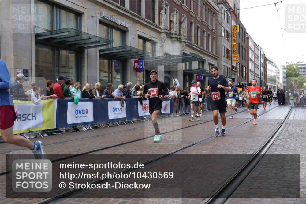 13.09.2026 - 21. swb-Marathon Bremen Strokosch-Dieckow http://msf.ph/oto/10430569 13.09.2026 13:10:31 Ziel 384, 1181, 1385, 1498, 1554, 2021, 2347, 2759, 4023, 4475, 4571, 4727, 5066, 5079, 5152, 5155, 5168, 5314, 5387, 5648, 6657, 7115, 7136, 9622, 9659, 13248, 604, 640, 957, 1277, 2605, 3959, 5532, 5620, 6267, 7881, 8033, 8064, 8709 meine-sportfotos.de