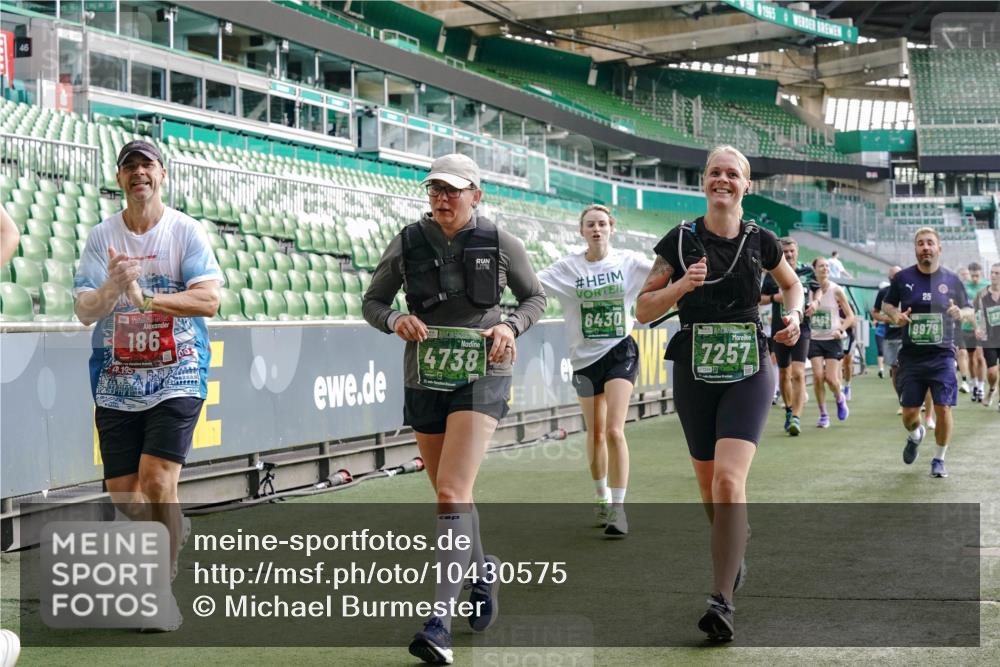 13.09.2026 - 21. swb-Marathon Bremen Michael Burmester http://msf.ph/oto/10430575 13.09.2026 13:28:01 Laufen im Stadion 111, 186, 220, 357, 364, 390, 478, 597, 726, 829, 833, 888, 925, 1079, 1220, 1298, 1325, 1412, 1496, 1608, 1700, 1741, 1769, 1777, 1958, 1961, 1984, 2236, 2273, 2309, 2365, 2388, 2404, 2428, 2472, 2502, 2507, 2542, 2574, 2582, 2593, 2725, 2743, 2748, 2875, 2876, 2923, 3045, 3050, 3061, 3073, 3084, 3154, 3184, 3219, 3540, 3589, 3592, 3595, 3694, 3756, 3798, 3826, 3853, 3885, 3907, 3978, 3987, 4108, 4238, 4457, 4660 meine-sportfotos.de