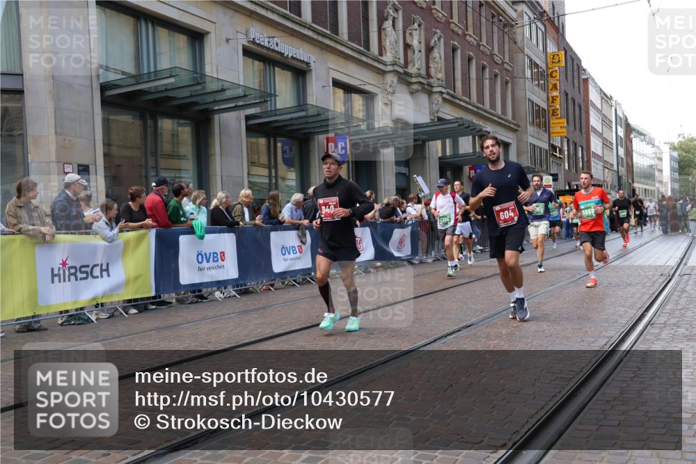 13.09.2026 - 21. swb-Marathon Bremen Strokosch-Dieckow http://msf.ph/oto/10430577 13.09.2026 13:10:32 Ziel 384, 697, 1181, 1385, 1498, 1554, 2021, 2347, 2759, 4023, 4475, 4571, 4727, 5066, 5079, 5152, 5155, 5168, 5314, 5387, 5648, 6657, 7115, 7136, 9622, 9659, 13248, 604, 640, 957, 1181, 1277, 2605, 3959, 4727, 5532, 5620, 6267, 7881, 8033, 8064, 8709 meine-sportfotos.de