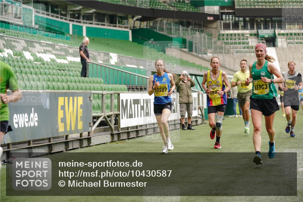 13.09.2026 - 21. swb-Marathon Bremen Michael Burmester http://msf.ph/oto/10430587 13.09.2026 10:21:51 Laufen im Stadion 10244, 10261, 10262, 10302, 10818, 10926, 10961, 11067, 11068, 11083, 11142, 11338, 11454, 11619, 11738, 11854, 11916, 11944, 11964, 12003, 12289, 12324, 12456, 12513, 12520, 12538, 12540, 13507, 13514, 13519, 13535, 13539, 13548, 13551, 13553, 13559, 13568, 13575, 13583, 13584, 13587, 13590, 13606, 13608, 13619, 13636, 13637, 13641, 10475, 11481, 11652, 12457, 12458, 13504, 13522, 13533, 13534, 13536, 13543, 13554, 13561, 13564 meine-sportfotos.de