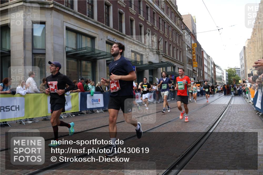 13.09.2026 - 21. swb-Marathon Bremen Strokosch-Dieckow http://msf.ph/oto/10430619 13.09.2026 13:10:33 Ziel 384, 697, 1385, 1498, 1554, 2021, 2347, 2759, 4023, 4475, 4571, 5066, 5079, 5152, 5155, 5168, 5314, 5387, 5648, 6471, 6657, 7115, 7136, 9622, 9659, 13248, 604, 640, 957, 1181, 1277, 1554, 2605, 3959, 4727, 5532, 5620, 6267, 7881, 8033, 8064, 8709 meine-sportfotos.de