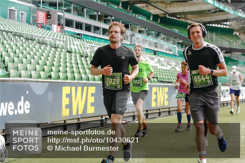 13.09.2026 - 21. swb-Marathon Bremen Michael Burmester http://msf.ph/oto/10430621 13.09.2026 13:03:52 Laufen im Stadion 209, 210, 488, 534, 565, 596, 725, 762, 881, 940, 1014, 1343, 1373, 1456, 1458, 1460, 1479, 1611, 1649, 1653, 1771, 2223, 2276, 2364, 2369, 2421, 2430, 2434, 2452, 2513, 2625, 2779, 2851, 2872, 2891, 2900, 2910, 2934, 2957, 2977, 3028, 3114, 3135, 3217, 3258, 3360, 3402, 3419, 3425, 3454, 3460, 3496, 3510, 3521, 3576, 3579, 3585, 3597, 3618, 3796, 3846, 3859, 3893, 3909, 3938, 3970, 3983, 4077, 4133, 4558, 242 meine-sportfotos.de