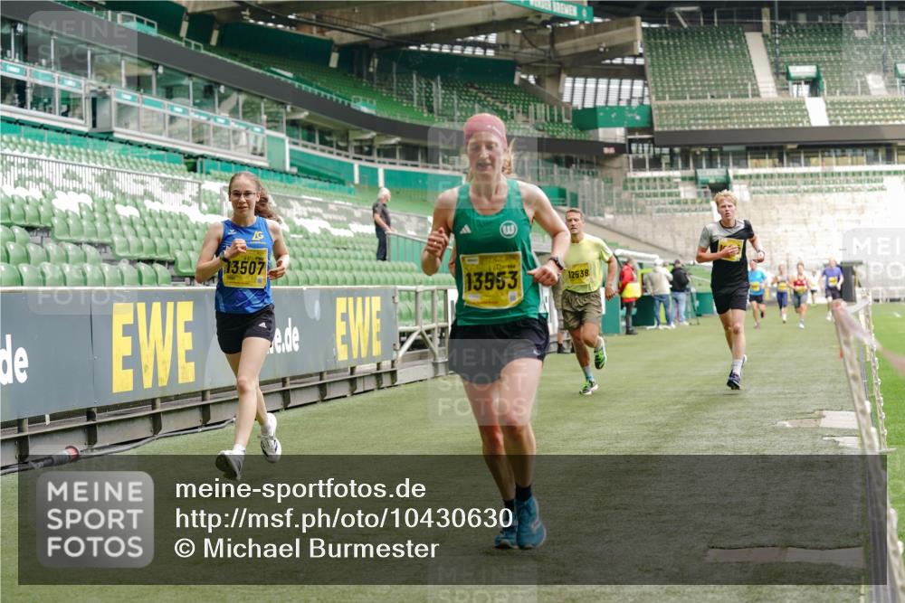 13.09.2026 - 21. swb-Marathon Bremen Michael Burmester http://msf.ph/oto/10430630 13.09.2026 10:21:53 Laufen im Stadion 10244, 10261, 10262, 10302, 10441, 10818, 10926, 10961, 11067, 11068, 11083, 11142, 11338, 11454, 11619, 11738, 11854, 11916, 11944, 11964, 12003, 12289, 12324, 12456, 12513, 12520, 12538, 12540, 13507, 13514, 13519, 13535, 13539, 13548, 13551, 13553, 13559, 13568, 13575, 13583, 13584, 13587, 13590, 13606, 13608, 13619, 13636, 13637, 13641, 10475, 11481, 11652, 12457, 12458, 13504, 13522, 13533, 13534, 13536, 13543, 13554, 13561, 13564 meine-sportfotos.de