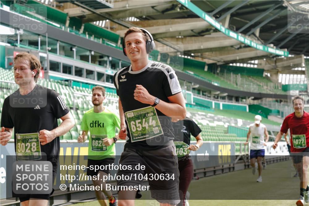 13.09.2026 - 21. swb-Marathon Bremen Michael Burmester http://msf.ph/oto/10430634 13.09.2026 13:03:53 Laufen im Stadion 209, 210, 488, 534, 565, 596, 725, 762, 881, 940, 1014, 1343, 1373, 1456, 1458, 1460, 1479, 1611, 1649, 1653, 1771, 2223, 2276, 2364, 2369, 2421, 2430, 2434, 2452, 2513, 2625, 2779, 2851, 2872, 2891, 2900, 2910, 2934, 2957, 2977, 3028, 3114, 3135, 3217, 3258, 3360, 3402, 3419, 3425, 3454, 3460, 3496, 3510, 3521, 3576, 3579, 3585, 3597, 3618, 3796, 3846, 3859, 3893, 3909, 3938, 3970, 3983, 4077, 4133, 4558, 242 meine-sportfotos.de