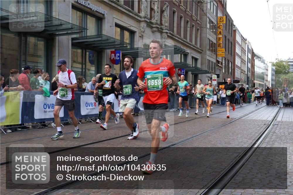 13.09.2026 - 21. swb-Marathon Bremen Strokosch-Dieckow http://msf.ph/oto/10430635 13.09.2026 13:10:34 Ziel 335, 384, 697, 1385, 1498, 2021, 2347, 2759, 4023, 4475, 4571, 5066, 5079, 5152, 5155, 5168, 5314, 5387, 5648, 6471, 6657, 7115, 7136, 8183, 9622, 9659, 13248, 604, 640, 1181, 1277, 1554, 2605, 3959, 4727, 5152, 5532, 5620, 6267, 7881, 8033, 8064, 8709 meine-sportfotos.de