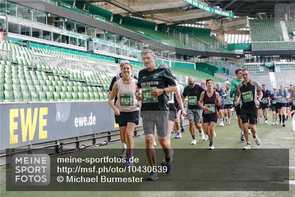 13.09.2026 - 21. swb-Marathon Bremen Michael Burmester http://msf.ph/oto/10430639 13.09.2026 13:28:06 Laufen im Stadion 111, 186, 220, 357, 364, 390, 478, 597, 726, 829, 888, 925, 1079, 1220, 1298, 1325, 1412, 1496, 1608, 1700, 1741, 1769, 1777, 1958, 1961, 1984, 2236, 2309, 2365, 2388, 2404, 2472, 2502, 2507, 2542, 2574, 2582, 2593, 2725, 2743, 2748, 2868, 2875, 2876, 2923, 2991, 3045, 3050, 3061, 3073, 3084, 3154, 3184, 3219, 3540, 3589, 3592, 3595, 3694, 3756, 3798, 3826, 3853, 3885, 3907, 3978, 3987, 4108, 4238, 4457, 4660 meine-sportfotos.de