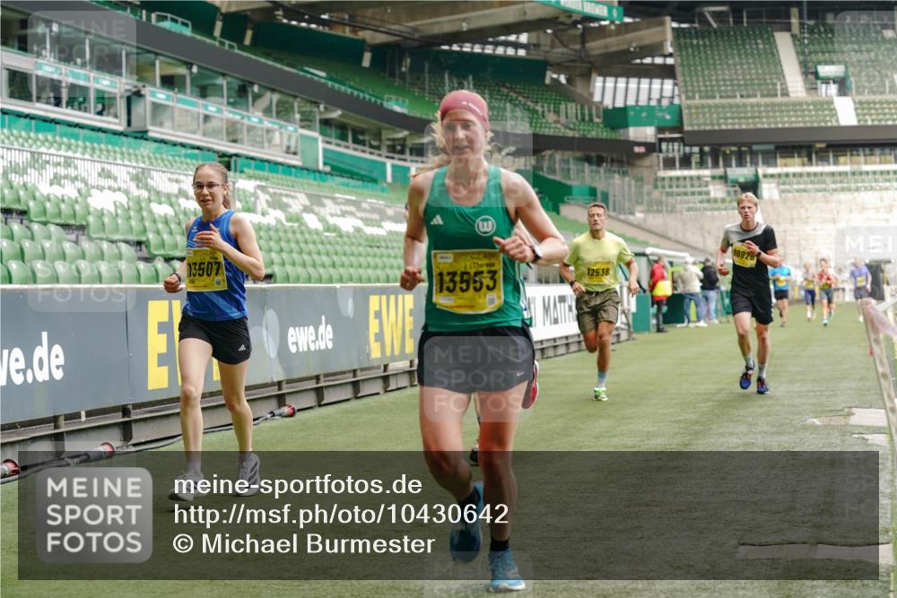 13.09.2026 - 21. swb-Marathon Bremen Michael Burmester http://msf.ph/oto/10430642 13.09.2026 10:21:53 Laufen im Stadion 10244, 10261, 10262, 10302, 10441, 10818, 10926, 10961, 11067, 11068, 11083, 11142, 11338, 11454, 11619, 11738, 11854, 11916, 11944, 11964, 12003, 12289, 12324, 12456, 12513, 12520, 12538, 12540, 13507, 13514, 13519, 13535, 13539, 13548, 13551, 13553, 13559, 13568, 13575, 13583, 13584, 13587, 13590, 13606, 13608, 13619, 13636, 13637, 13641, 10475, 11481, 11652, 12457, 12458, 13504, 13522, 13533, 13534, 13536, 13543, 13554, 13561, 13564 meine-sportfotos.de