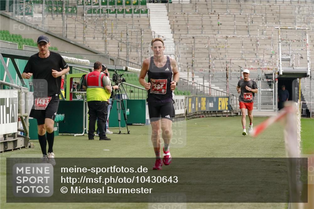 13.09.2026 - 21. swb-Marathon Bremen Michael Burmester http://msf.ph/oto/10430643 13.09.2026 12:23:42 Laufen im Stadion 129, 149, 236, 289, 798, 1483, 1490, 1567, 634, 1957 meine-sportfotos.de