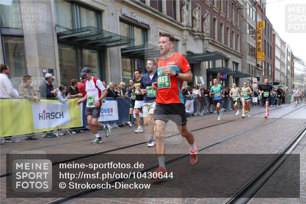 13.09.2026 - 21. swb-Marathon Bremen Strokosch-Dieckow http://msf.ph/oto/10430644 13.09.2026 13:10:34 Ziel 335, 384, 697, 1385, 1498, 2021, 2347, 2759, 4023, 4475, 4571, 5066, 5079, 5152, 5155, 5168, 5314, 5387, 5648, 6471, 6657, 7115, 7136, 8183, 9622, 9659, 13248, 604, 640, 1181, 1277, 1554, 2605, 3959, 4727, 5152, 5532, 5620, 6267, 7881, 8033, 8064, 8709 meine-sportfotos.de