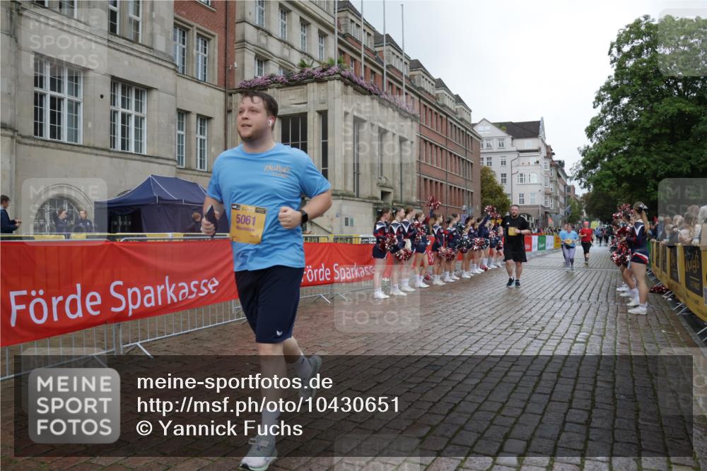 13.09.2026 - Kiel Lauf Yannick Fuchs http://msf.ph/oto/10430651 13.09.2026 11:13:34 Ziel 328, 2290, 2607, 4299, 8492, 9787, 9860, 11210, 12234, 2696, 3882, 5061, 5472, 6237, 10432, 11369, 11666, 4575, 8831, 9552, 9553, 10660, 5061, 7065 meine-sportfotos.de