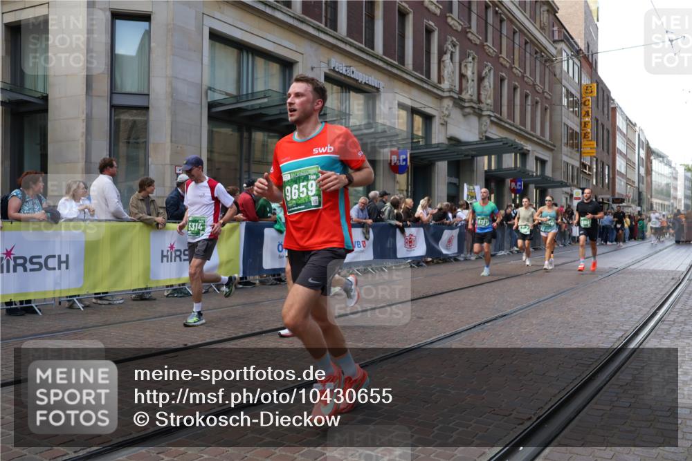 13.09.2026 - 21. swb-Marathon Bremen Strokosch-Dieckow http://msf.ph/oto/10430655 13.09.2026 13:10:34 Ziel 335, 384, 697, 1385, 1498, 2021, 2347, 2759, 4023, 4475, 4571, 5066, 5079, 5152, 5155, 5168, 5314, 5387, 5648, 6471, 6657, 7115, 7136, 8183, 9622, 9659, 13248, 604, 640, 1181, 1277, 1554, 2605, 3959, 4727, 5152, 5532, 5620, 6267, 7881, 8033, 8064, 8709 meine-sportfotos.de