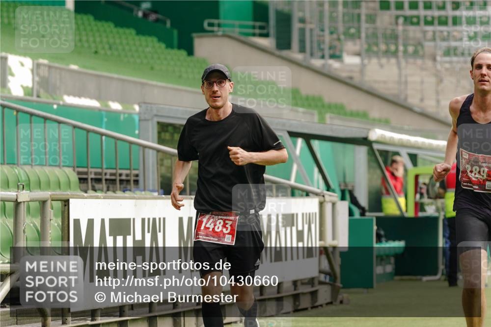 13.09.2026 - 21. swb-Marathon Bremen Michael Burmester http://msf.ph/oto/10430660 13.09.2026 12:23:44 Laufen im Stadion 129, 149, 236, 289, 798, 1483, 1490, 1567, 634, 1957 meine-sportfotos.de
