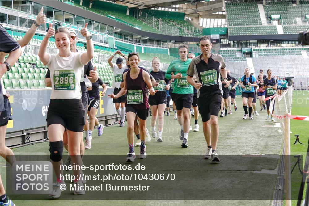 13.09.2026 - 21. swb-Marathon Bremen Michael Burmester http://msf.ph/oto/10430670 13.09.2026 13:28:07 Laufen im Stadion 111, 186, 220, 357, 364, 478, 597, 726, 829, 888, 925, 1079, 1220, 1298, 1325, 1412, 1496, 1608, 1700, 1741, 1769, 1777, 1958, 1961, 1984, 2236, 2309, 2365, 2388, 2404, 2472, 2502, 2507, 2542, 2574, 2582, 2593, 2725, 2743, 2748, 2868, 2875, 2876, 2923, 2991, 3045, 3050, 3061, 3073, 3154, 3184, 3219, 3540, 3589, 3592, 3595, 3678, 3694, 3756, 3798, 3826, 3853, 3885, 3907, 3978, 3987, 4108, 4238, 4457, 4660 meine-sportfotos.de
