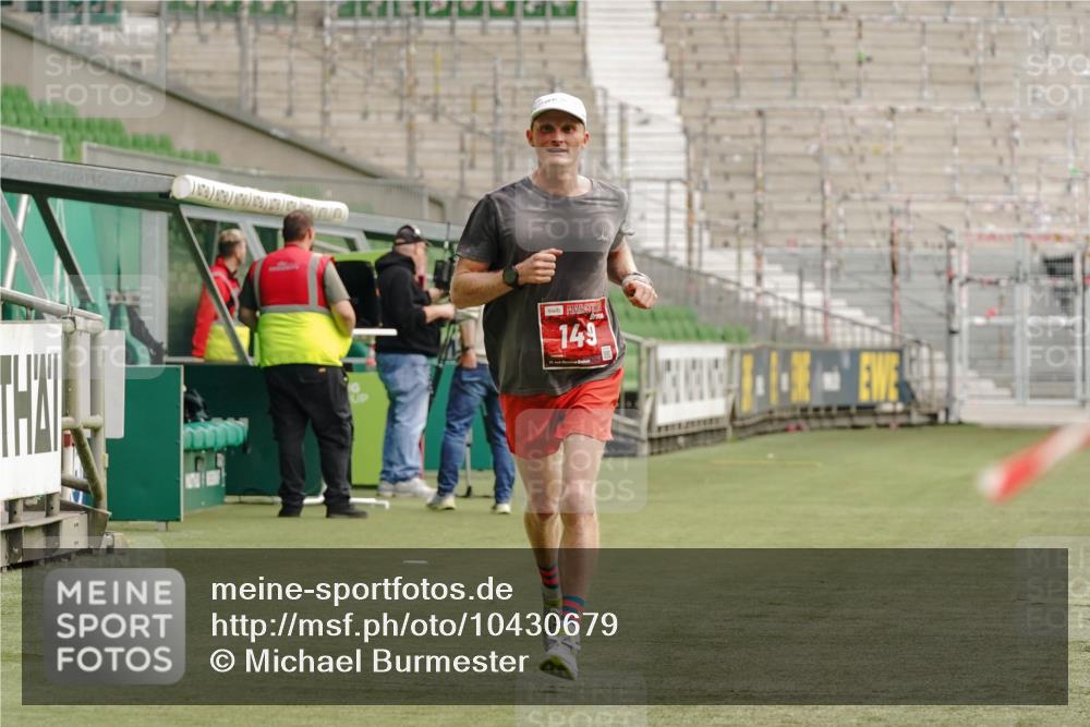 13.09.2026 - 21. swb-Marathon Bremen Michael Burmester http://msf.ph/oto/10430679 13.09.2026 12:23:50 Laufen im Stadion 129, 149, 236, 289, 798, 1483, 1490, 1567, 634, 1957 meine-sportfotos.de