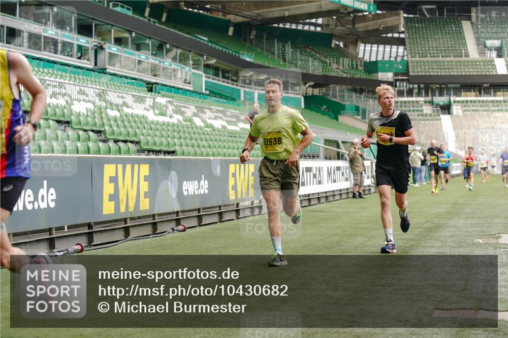 13.09.2026 - 21. swb-Marathon Bremen Michael Burmester http://msf.ph/oto/10430682 13.09.2026 10:21:55 Laufen im Stadion 10244, 10302, 10441, 10818, 10926, 10961, 11067, 11083, 11142, 11338, 11454, 11619, 11738, 11854, 11916, 11944, 11964, 12003, 12289, 12324, 12456, 12513, 12520, 12538, 12540, 13507, 13514, 13519, 13535, 13539, 13548, 13551, 13553, 13559, 13568, 13575, 13583, 13584, 13587, 13606, 13608, 13636, 13637, 13641, 10475, 11481, 11652, 12457, 12458, 13504, 13522, 13533, 13534, 13536, 13543, 13554, 13561, 13564 meine-sportfotos.de