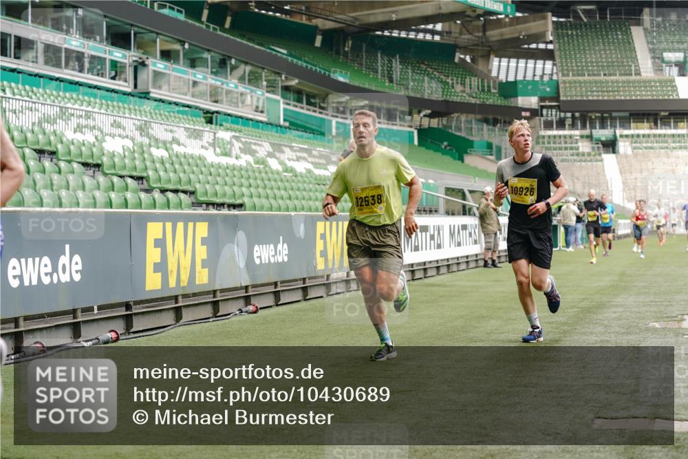 13.09.2026 - 21. swb-Marathon Bremen Michael Burmester http://msf.ph/oto/10430689 13.09.2026 10:21:55 Laufen im Stadion 10244, 10302, 10441, 10818, 10926, 10961, 11067, 11083, 11142, 11338, 11454, 11619, 11738, 11854, 11916, 11944, 11964, 12003, 12289, 12324, 12456, 12513, 12520, 12538, 12540, 13507, 13514, 13519, 13535, 13539, 13548, 13551, 13553, 13559, 13568, 13575, 13583, 13584, 13587, 13606, 13608, 13636, 13637, 13641, 10475, 11481, 11652, 12457, 12458, 13504, 13522, 13533, 13534, 13536, 13543, 13554, 13561, 13564 meine-sportfotos.de