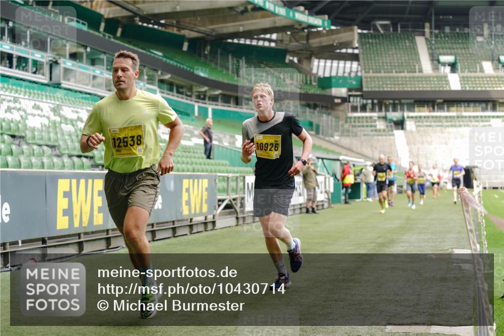13.09.2026 - 21. swb-Marathon Bremen Michael Burmester http://msf.ph/oto/10430714 13.09.2026 10:21:56 Laufen im Stadion 10244, 10302, 10441, 10818, 10926, 10961, 11083, 11142, 11338, 11454, 11619, 11738, 11854, 11916, 11944, 11964, 12003, 12289, 12370, 12456, 12513, 12520, 12538, 12540, 13507, 13514, 13519, 13535, 13539, 13548, 13551, 13553, 13559, 13568, 13575, 13583, 13584, 13587, 13606, 13608, 13636, 13637, 13641, 10475, 11481, 11652, 12457, 12458, 13504, 13522, 13533, 13534, 13536, 13543, 13554, 13561, 13564 meine-sportfotos.de