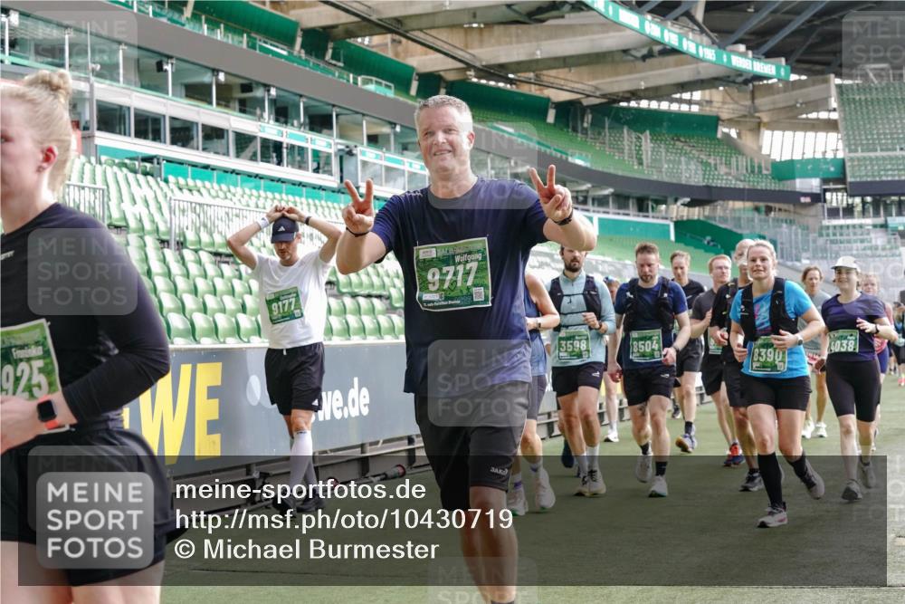 13.09.2026 - 21. swb-Marathon Bremen Michael Burmester http://msf.ph/oto/10430719 13.09.2026 13:28:11 Laufen im Stadion 111, 186, 220, 357, 364, 478, 597, 726, 829, 888, 925, 1079, 1220, 1298, 1325, 1412, 1496, 1608, 1700, 1741, 1769, 1777, 1958, 1961, 1984, 2236, 2309, 2365, 2388, 2404, 2472, 2502, 2507, 2542, 2574, 2593, 2725, 2743, 2748, 2868, 2875, 2876, 2923, 2924, 2991, 3045, 3050, 3061, 3073, 3154, 3184, 3219, 3321, 3540, 3589, 3592, 3595, 3678, 3694, 3756, 3798, 3826, 3853, 3885, 3907, 3978, 3987, 4108, 4238, 4457, 4660 meine-sportfotos.de