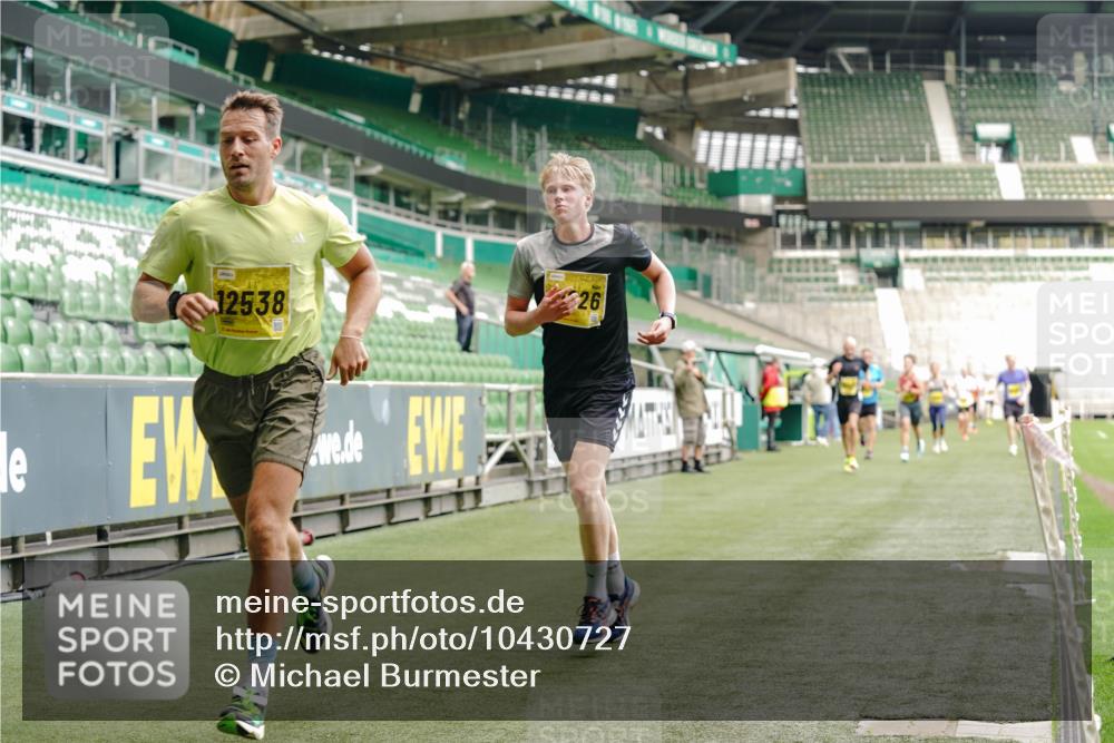 13.09.2026 - 21. swb-Marathon Bremen Michael Burmester http://msf.ph/oto/10430727 13.09.2026 10:21:56 Laufen im Stadion 10244, 10302, 10441, 10818, 10926, 10961, 11083, 11142, 11338, 11454, 11619, 11738, 11854, 11916, 11944, 11964, 12003, 12289, 12370, 12456, 12513, 12520, 12538, 12540, 13507, 13514, 13519, 13535, 13539, 13548, 13551, 13553, 13559, 13568, 13575, 13583, 13584, 13587, 13606, 13608, 13636, 13637, 13641, 10475, 11481, 11652, 12457, 12458, 13504, 13522, 13533, 13534, 13536, 13543, 13554, 13561, 13564 meine-sportfotos.de
