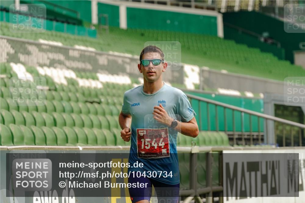13.09.2026 - 21. swb-Marathon Bremen Michael Burmester http://msf.ph/oto/10430734 13.09.2026 12:24:28 Laufen im Stadion 149, 289, 798, 814, 1313, 1483, 1490, 1544, 1567, 634, 642, 1957 meine-sportfotos.de