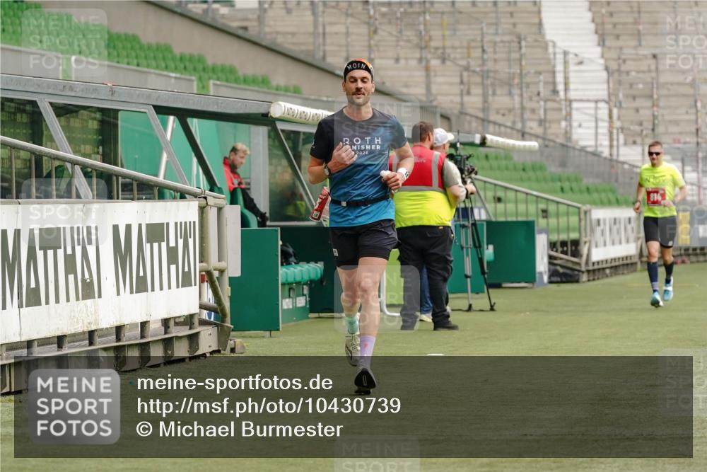 13.09.2026 - 21. swb-Marathon Bremen Michael Burmester http://msf.ph/oto/10430739 13.09.2026 12:24:42 Laufen im Stadion 149, 289, 798, 814, 1313, 1483, 1490, 1544, 1567, 634, 642, 1957 meine-sportfotos.de