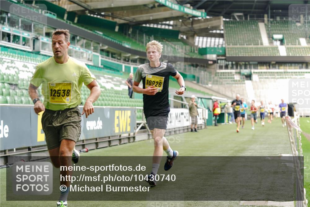 13.09.2026 - 21. swb-Marathon Bremen Michael Burmester http://msf.ph/oto/10430740 13.09.2026 10:21:56 Laufen im Stadion 10244, 10302, 10441, 10818, 10926, 10961, 11083, 11142, 11338, 11454, 11619, 11738, 11854, 11916, 11944, 11964, 12003, 12289, 12370, 12456, 12513, 12520, 12538, 12540, 13507, 13514, 13519, 13535, 13539, 13548, 13551, 13553, 13559, 13568, 13575, 13583, 13584, 13587, 13606, 13608, 13636, 13637, 13641, 10475, 11481, 11652, 12457, 12458, 13504, 13522, 13533, 13534, 13536, 13543, 13554, 13561, 13564 meine-sportfotos.de