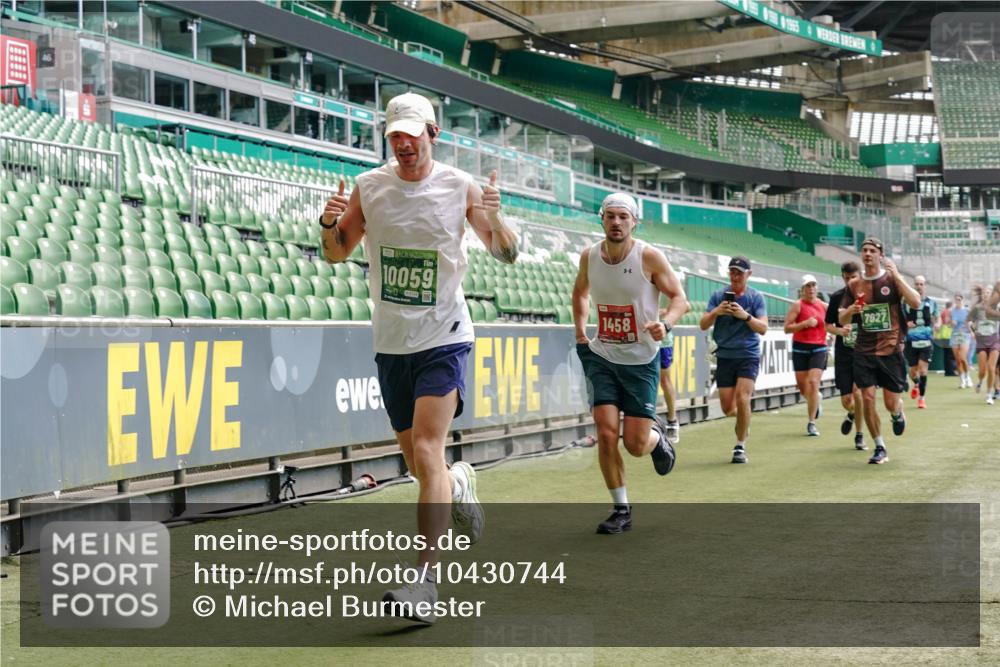 13.09.2026 - 21. swb-Marathon Bremen Michael Burmester http://msf.ph/oto/10430744 13.09.2026 13:03:56 Laufen im Stadion 209, 210, 488, 534, 565, 596, 725, 762, 881, 940, 1014, 1343, 1373, 1456, 1458, 1460, 1479, 1611, 1649, 1653, 1687, 1771, 2223, 2276, 2364, 2369, 2421, 2430, 2434, 2452, 2513, 2625, 2779, 2851, 2872, 2891, 2900, 2910, 2934, 2957, 2977, 3028, 3114, 3135, 3217, 3258, 3360, 3402, 3419, 3425, 3454, 3460, 3496, 3510, 3521, 3576, 3579, 3585, 3597, 3618, 3796, 3846, 3859, 3893, 3909, 3938, 3970, 3983, 4077, 4133, 4558, 242 meine-sportfotos.de