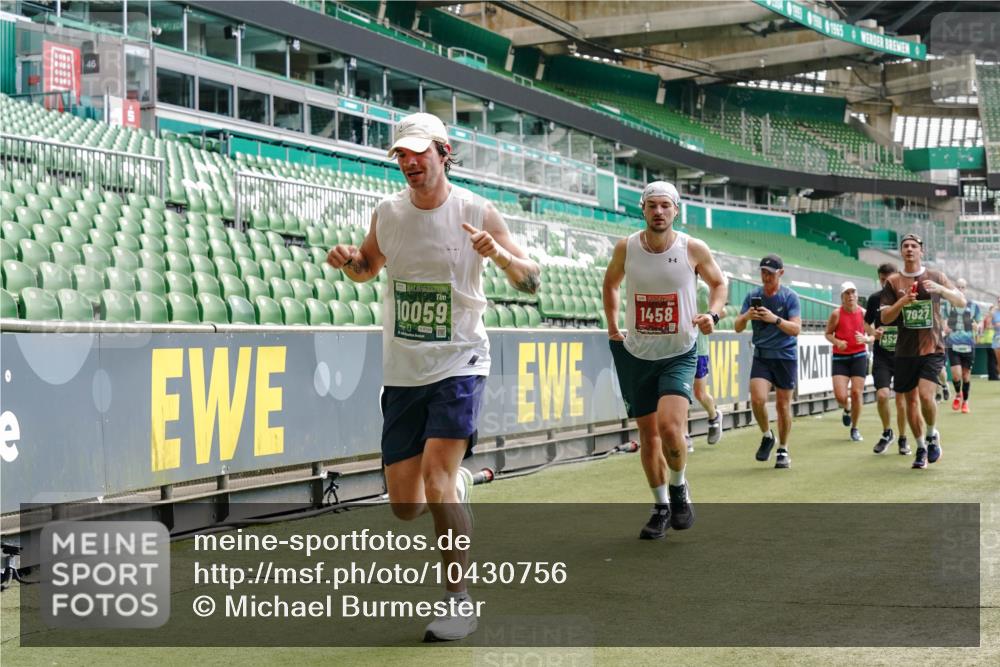 13.09.2026 - 21. swb-Marathon Bremen Michael Burmester http://msf.ph/oto/10430756 13.09.2026 13:03:56 Laufen im Stadion 209, 210, 488, 534, 565, 596, 725, 762, 881, 940, 1014, 1343, 1373, 1456, 1458, 1460, 1479, 1611, 1649, 1653, 1687, 1771, 2223, 2276, 2364, 2369, 2421, 2430, 2434, 2452, 2513, 2625, 2779, 2851, 2872, 2891, 2900, 2910, 2934, 2957, 2977, 3028, 3114, 3135, 3217, 3258, 3360, 3402, 3419, 3425, 3454, 3460, 3496, 3510, 3521, 3576, 3579, 3585, 3597, 3618, 3796, 3846, 3859, 3893, 3909, 3938, 3970, 3983, 4077, 4133, 4558, 242 meine-sportfotos.de