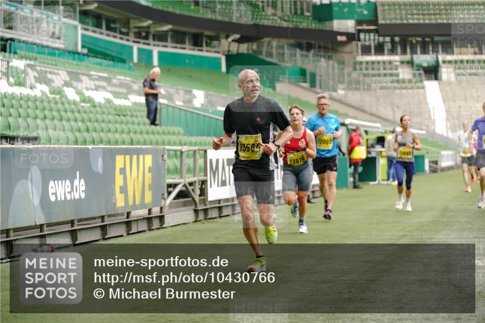 13.09.2026 - 21. swb-Marathon Bremen Michael Burmester http://msf.ph/oto/10430766 13.09.2026 10:22:01 Laufen im Stadion 10244, 10302, 10441, 10926, 10961, 11083, 11142, 11338, 11454, 11619, 11738, 11854, 11916, 11944, 11964, 12003, 12289, 12370, 12456, 12513, 12520, 12538, 13507, 13513, 13514, 13519, 13535, 13539, 13548, 13551, 13553, 13559, 13568, 13575, 13584, 13587, 13606, 13608, 13636, 13641, 10475, 11481, 11652, 12457, 12458, 13504, 13533, 13534, 13536, 13541, 13543, 13554, 13561, 13564 meine-sportfotos.de