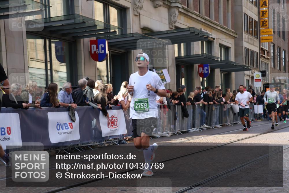 13.09.2026 - 21. swb-Marathon Bremen Strokosch-Dieckow http://msf.ph/oto/10430769 13.09.2026 13:10:42 Ziel 335, 384, 697, 1385, 2021, 2759, 3448, 3484, 3647, 4023, 4429, 4475, 4571, 5079, 5155, 5168, 5314, 5387, 6471, 6657, 7115, 7136, 8183, 9410, 9622, 9659, 9762, 13248, 604, 640, 1181, 1277, 1498, 1554, 2347, 2605, 4727, 5066, 5152, 5532, 5620, 5648, 6267, 7881, 8033, 13248 meine-sportfotos.de