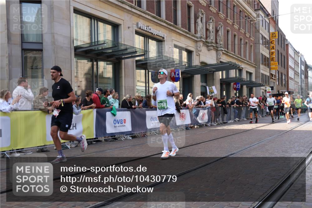 13.09.2026 - 21. swb-Marathon Bremen Strokosch-Dieckow http://msf.ph/oto/10430779 13.09.2026 13:10:42 Ziel 335, 384, 697, 1385, 2021, 2759, 3448, 3484, 3647, 4023, 4429, 4475, 4571, 5079, 5155, 5168, 5314, 5387, 6471, 6657, 7115, 7136, 8183, 9410, 9622, 9659, 9762, 13248, 604, 640, 1181, 1277, 1498, 1554, 2347, 2605, 4727, 5066, 5152, 5532, 5620, 5648, 6267, 7881, 8033, 13248 meine-sportfotos.de