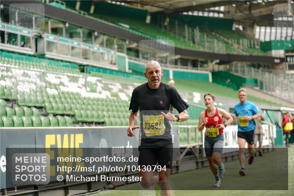 13.09.2026 - 21. swb-Marathon Bremen Michael Burmester http://msf.ph/oto/10430794 13.09.2026 10:22:02 Laufen im Stadion 10244, 10302, 10441, 10926, 10961, 11083, 11142, 11338, 11454, 11619, 11738, 11854, 11916, 11944, 11964, 12003, 12289, 12370, 12456, 12513, 12520, 12538, 13507, 13513, 13514, 13519, 13535, 13539, 13548, 13551, 13553, 13559, 13568, 13575, 13584, 13587, 13606, 13608, 13636, 13641, 10475, 11481, 11652, 12457, 12458, 13504, 13530, 13533, 13534, 13536, 13541, 13543, 13554, 13561, 13564 meine-sportfotos.de