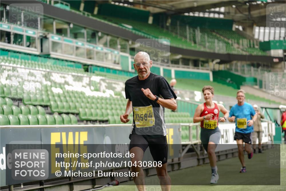 13.09.2026 - 21. swb-Marathon Bremen Michael Burmester http://msf.ph/oto/10430808 13.09.2026 10:22:02 Laufen im Stadion 10244, 10302, 10441, 10926, 10961, 11083, 11142, 11338, 11454, 11619, 11738, 11854, 11916, 11944, 11964, 12003, 12289, 12370, 12456, 12513, 12520, 12538, 13507, 13513, 13514, 13519, 13535, 13539, 13548, 13551, 13553, 13559, 13568, 13575, 13584, 13587, 13606, 13608, 13636, 13641, 10475, 11481, 11652, 12457, 12458, 13504, 13530, 13533, 13534, 13536, 13541, 13543, 13554, 13561, 13564 meine-sportfotos.de