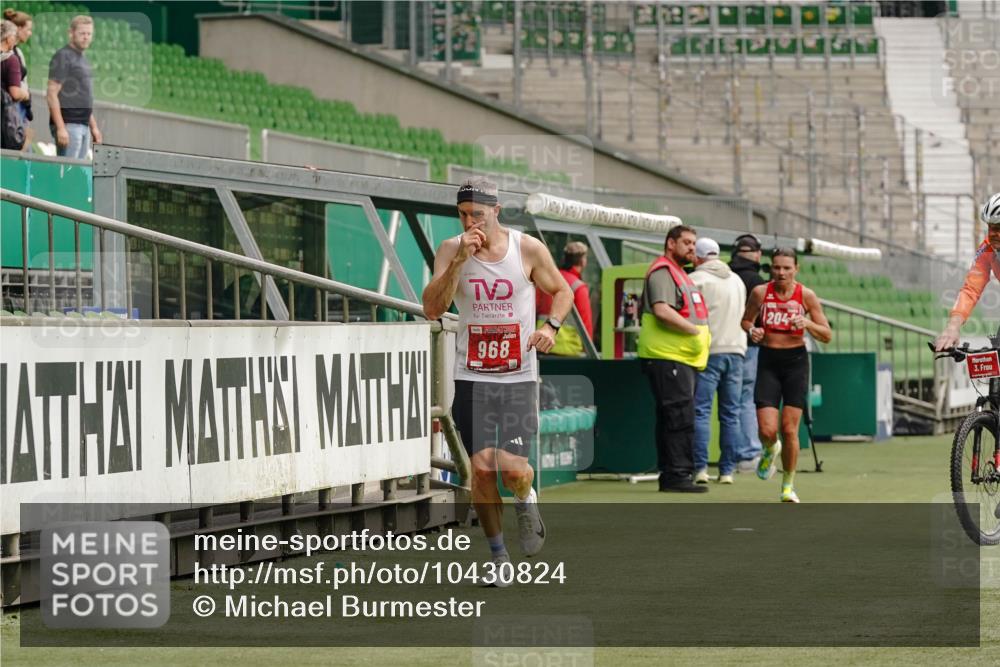 13.09.2026 - 21. swb-Marathon Bremen Michael Burmester http://msf.ph/oto/10430824 13.09.2026 12:25:22 Laufen im Stadion 149, 289, 447, 814, 968, 1187, 1313, 1544, 1840, 2044, 2143, 236, 642, 1957 meine-sportfotos.de