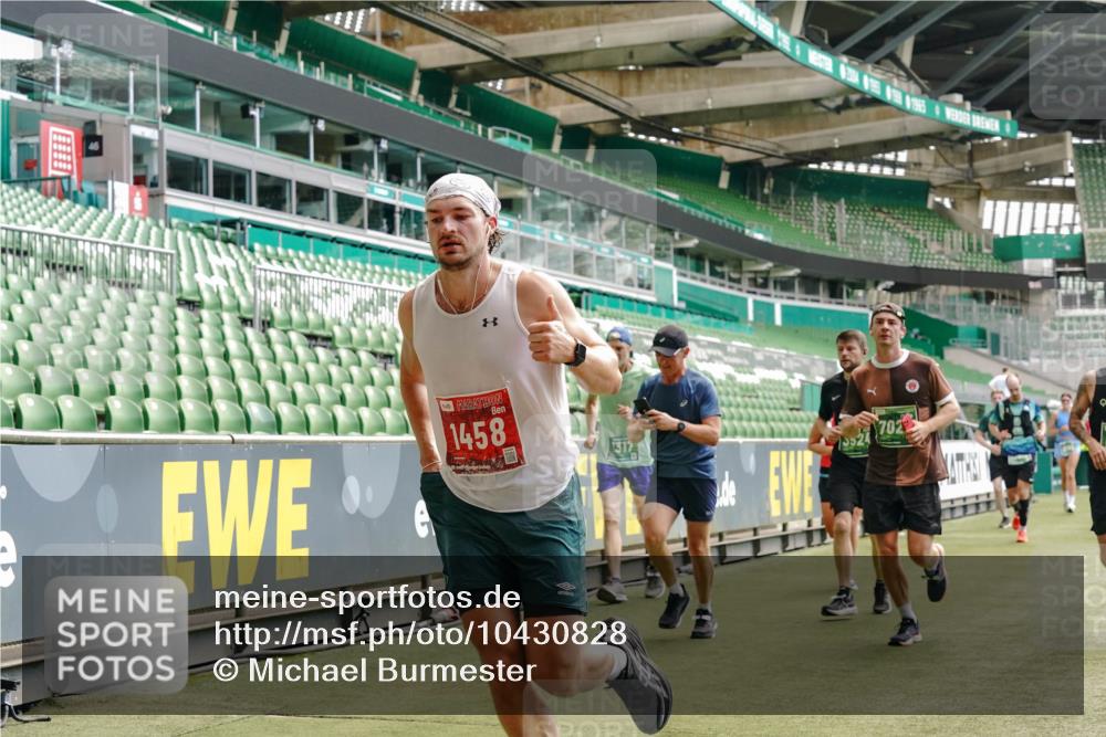 13.09.2026 - 21. swb-Marathon Bremen Michael Burmester http://msf.ph/oto/10430828 13.09.2026 13:03:57 Laufen im Stadion 209, 210, 488, 534, 565, 596, 725, 762, 881, 940, 1014, 1343, 1373, 1456, 1458, 1460, 1479, 1611, 1649, 1653, 1687, 1771, 2223, 2276, 2364, 2369, 2421, 2430, 2434, 2452, 2513, 2625, 2779, 2851, 2872, 2891, 2900, 2910, 2934, 2957, 2977, 3028, 3114, 3135, 3217, 3258, 3360, 3402, 3419, 3425, 3454, 3460, 3496, 3510, 3521, 3576, 3579, 3585, 3597, 3618, 3796, 3846, 3859, 3893, 3909, 3938, 3970, 3983, 4077, 4133, 4558, 242 meine-sportfotos.de