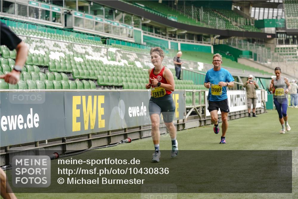 13.09.2026 - 21. swb-Marathon Bremen Michael Burmester http://msf.ph/oto/10430836 13.09.2026 10:22:03 Laufen im Stadion 10244, 10302, 10441, 10926, 10961, 11083, 11142, 11338, 11454, 11619, 11738, 11854, 11916, 11944, 11964, 12003, 12289, 12370, 12456, 12513, 12520, 12538, 13507, 13513, 13514, 13519, 13535, 13539, 13548, 13551, 13553, 13559, 13568, 13575, 13584, 13587, 13606, 13608, 13636, 13641, 10366, 10475, 11481, 11652, 12457, 12458, 13504, 13530, 13533, 13534, 13536, 13541, 13543, 13554, 13561, 13564 meine-sportfotos.de