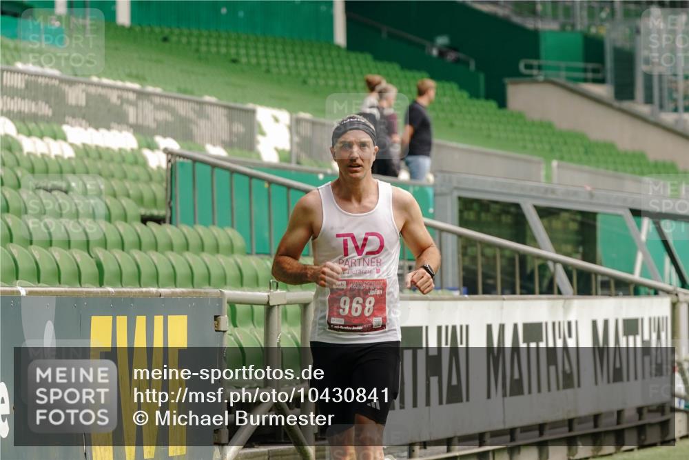 13.09.2026 - 21. swb-Marathon Bremen Michael Burmester http://msf.ph/oto/10430841 13.09.2026 12:25:26 Laufen im Stadion 149, 447, 814, 968, 1187, 1313, 1544, 1840, 2044, 2143, 236, 642, 1957 meine-sportfotos.de