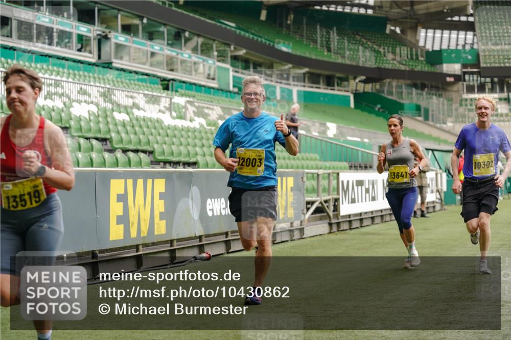 13.09.2026 - 21. swb-Marathon Bremen Michael Burmester http://msf.ph/oto/10430862 13.09.2026 10:22:04 Laufen im Stadion 10244, 10302, 10441, 10926, 10961, 11083, 11142, 11338, 11454, 11619, 11738, 11854, 11916, 11944, 11964, 12003, 12289, 12370, 12456, 12513, 12520, 12538, 13507, 13513, 13514, 13519, 13535, 13539, 13548, 13551, 13553, 13559, 13568, 13575, 13584, 13587, 13606, 13608, 13616, 13636, 13641, 10366, 10475, 11481, 11652, 12457, 12458, 13504, 13530, 13533, 13534, 13536, 13541, 13543, 13554, 13561, 13564 meine-sportfotos.de