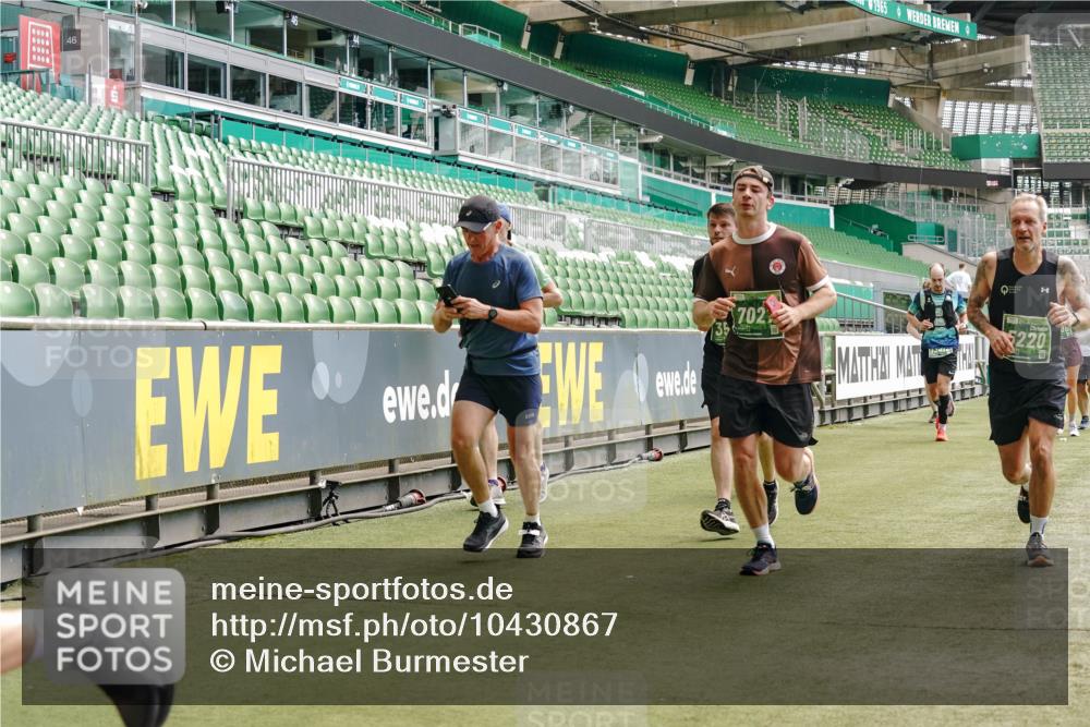 13.09.2026 - 21. swb-Marathon Bremen Michael Burmester http://msf.ph/oto/10430867 13.09.2026 13:03:58 Laufen im Stadion 209, 210, 488, 534, 565, 596, 725, 762, 881, 940, 1014, 1343, 1373, 1456, 1458, 1460, 1479, 1611, 1649, 1653, 1687, 1771, 2223, 2276, 2364, 2369, 2421, 2430, 2434, 2452, 2513, 2625, 2779, 2851, 2872, 2891, 2900, 2910, 2934, 2957, 2977, 3028, 3114, 3135, 3217, 3258, 3360, 3402, 3419, 3425, 3454, 3460, 3496, 3510, 3521, 3576, 3579, 3585, 3597, 3618, 3796, 3846, 3859, 3893, 3909, 3938, 3970, 3983, 4077, 4133, 4558, 242 meine-sportfotos.de