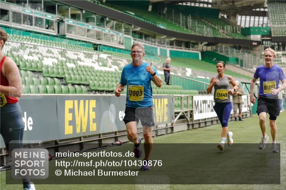 13.09.2026 - 21. swb-Marathon Bremen Michael Burmester http://msf.ph/oto/10430876 13.09.2026 10:22:05 Laufen im Stadion 10244, 10302, 10441, 10926, 10961, 11083, 11142, 11338, 11454, 11619, 11738, 11854, 11916, 11944, 11964, 12003, 12289, 12370, 12456, 12513, 12520, 12538, 13507, 13513, 13514, 13519, 13535, 13539, 13548, 13551, 13553, 13559, 13568, 13575, 13584, 13587, 13606, 13608, 13616, 13636, 13641, 10366, 10475, 11481, 11652, 12457, 12458, 13504, 13530, 13533, 13534, 13536, 13541, 13543, 13554, 13561, 13564 meine-sportfotos.de
