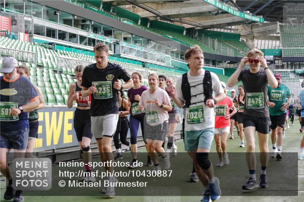 13.09.2026 - 21. swb-Marathon Bremen Michael Burmester http://msf.ph/oto/10430887 13.09.2026 13:28:26 Laufen im Stadion 111, 186, 220, 357, 364, 422, 476, 478, 597, 685, 726, 729, 829, 888, 925, 986, 1079, 1220, 1298, 1325, 1384, 1412, 1496, 1608, 1615, 1741, 1769, 1777, 1958, 1961, 1984, 2236, 2326, 2365, 2404, 2472, 2502, 2507, 2574, 2593, 2725, 2743, 2748, 2862, 2868, 2875, 2876, 2923, 2924, 2991, 3020, 3045, 3050, 3061, 3073, 3154, 3184, 3219, 3238, 3274, 3321, 3361, 3589, 3592, 3594, 3595, 3678, 3694, 3755, 3756, 3798, 3826, 3853, 3885, 3907, 3953, 3971, 3978, 3987, 4108, 4238, 4457, 4660 meine-sportfotos.de