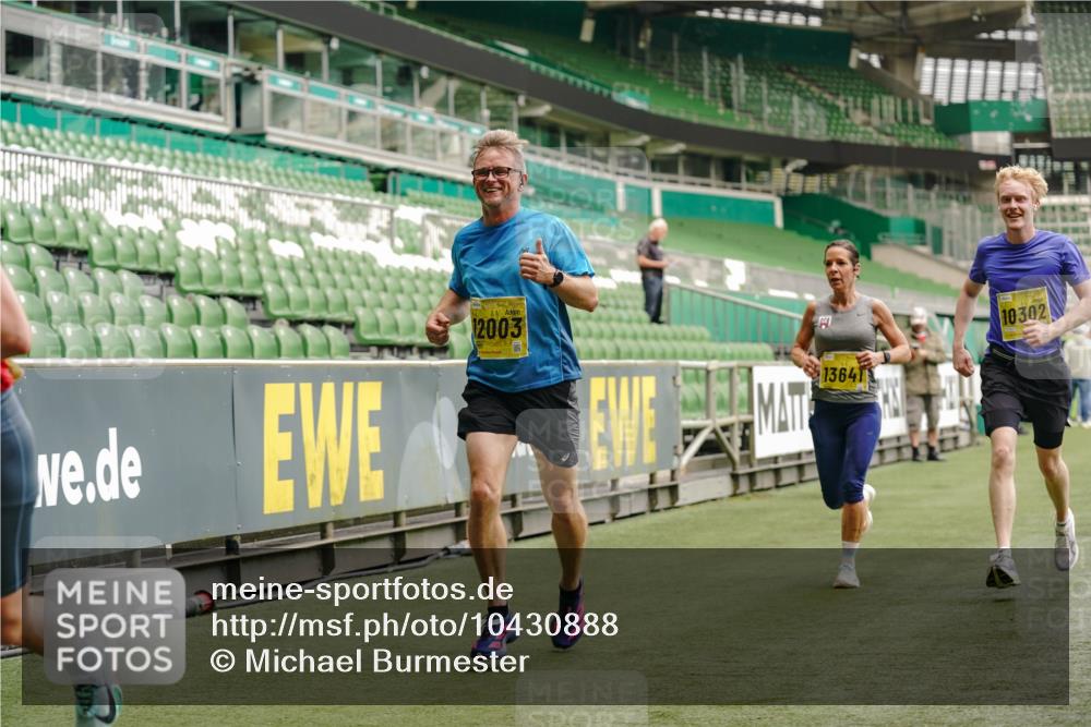 13.09.2026 - 21. swb-Marathon Bremen Michael Burmester http://msf.ph/oto/10430888 13.09.2026 10:22:05 Laufen im Stadion 10244, 10302, 10441, 10926, 10961, 11083, 11142, 11338, 11454, 11619, 11738, 11854, 11916, 11944, 11964, 12003, 12289, 12370, 12456, 12513, 12520, 12538, 13507, 13513, 13514, 13519, 13535, 13539, 13548, 13551, 13553, 13559, 13568, 13575, 13584, 13587, 13606, 13608, 13616, 13636, 13641, 10366, 10475, 11481, 11652, 12457, 12458, 13504, 13530, 13533, 13534, 13536, 13541, 13543, 13554, 13561, 13564 meine-sportfotos.de