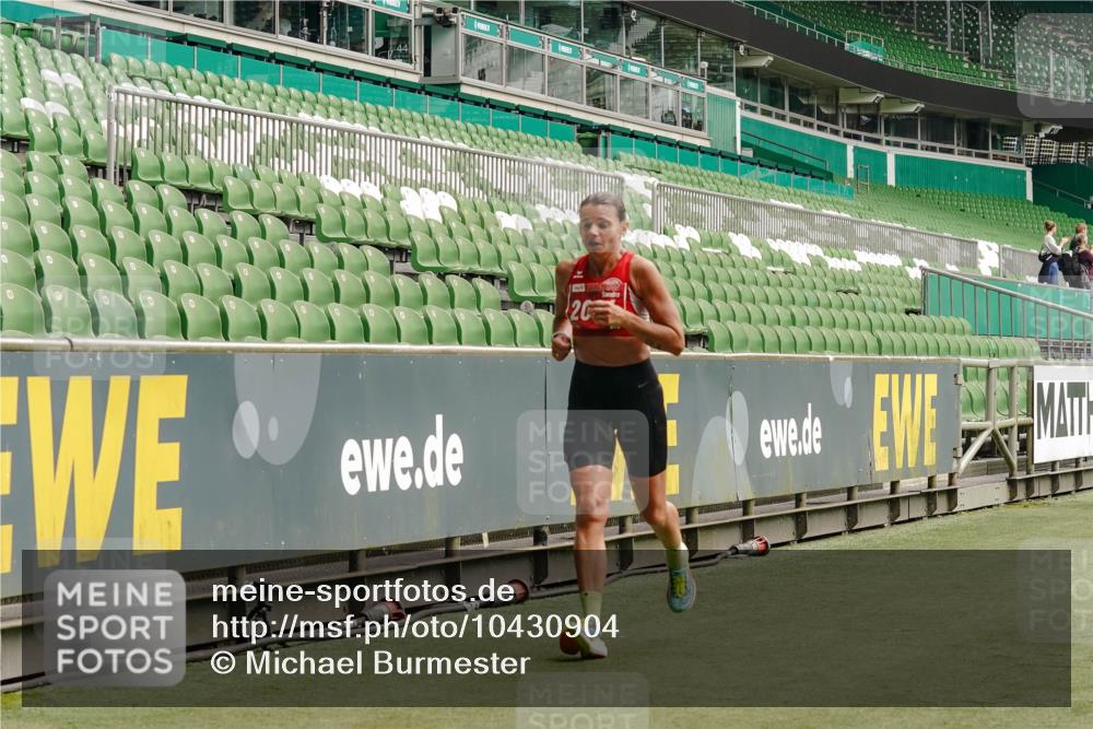 13.09.2026 - 21. swb-Marathon Bremen Michael Burmester http://msf.ph/oto/10430904 13.09.2026 12:25:33 Laufen im Stadion 149, 447, 814, 875, 968, 1187, 1313, 1544, 1840, 2044, 2143, 236, 642, 1957 meine-sportfotos.de