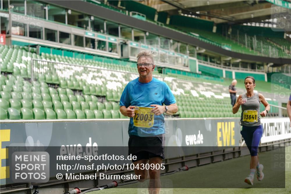 13.09.2026 - 21. swb-Marathon Bremen Michael Burmester http://msf.ph/oto/10430905 13.09.2026 10:22:05 Laufen im Stadion 10244, 10302, 10441, 10926, 10961, 11083, 11142, 11338, 11454, 11619, 11738, 11854, 11916, 11944, 11964, 12003, 12289, 12370, 12456, 12513, 12520, 12538, 13507, 13513, 13514, 13519, 13535, 13539, 13548, 13551, 13553, 13559, 13568, 13575, 13584, 13587, 13606, 13608, 13616, 13636, 13641, 10366, 10475, 11481, 11652, 12457, 12458, 13504, 13530, 13533, 13534, 13536, 13541, 13543, 13554, 13561, 13564 meine-sportfotos.de