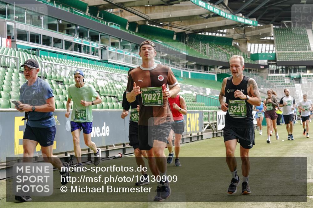13.09.2026 - 21. swb-Marathon Bremen Michael Burmester http://msf.ph/oto/10430909 13.09.2026 13:03:59 Laufen im Stadion 209, 210, 488, 534, 565, 596, 725, 762, 881, 940, 1014, 1343, 1373, 1456, 1458, 1460, 1479, 1611, 1649, 1653, 1687, 1771, 2223, 2276, 2364, 2369, 2421, 2430, 2434, 2452, 2513, 2625, 2779, 2851, 2872, 2891, 2900, 2910, 2934, 2957, 2977, 3028, 3114, 3135, 3217, 3258, 3360, 3402, 3419, 3425, 3454, 3460, 3496, 3510, 3521, 3576, 3579, 3585, 3597, 3618, 3796, 3846, 3859, 3893, 3909, 3938, 3970, 3983, 4077, 4133, 4558, 242 meine-sportfotos.de