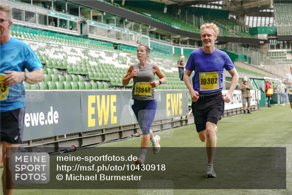 13.09.2026 - 21. swb-Marathon Bremen Michael Burmester http://msf.ph/oto/10430918 13.09.2026 10:22:06 Laufen im Stadion 10244, 10302, 10441, 10926, 10961, 11083, 11142, 11338, 11454, 11619, 11738, 11854, 11916, 11944, 11964, 12003, 12289, 12370, 12456, 12513, 12520, 12538, 13507, 13513, 13514, 13519, 13535, 13539, 13548, 13551, 13553, 13559, 13568, 13575, 13584, 13587, 13606, 13608, 13616, 13636, 13641, 10366, 10475, 11481, 11652, 12457, 12458, 13504, 13530, 13533, 13534, 13536, 13541, 13543, 13554, 13561, 13564 meine-sportfotos.de