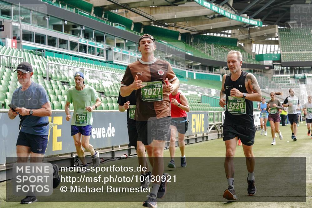 13.09.2026 - 21. swb-Marathon Bremen Michael Burmester http://msf.ph/oto/10430921 13.09.2026 13:03:59 Laufen im Stadion 209, 210, 488, 534, 565, 596, 725, 762, 881, 940, 1014, 1343, 1373, 1456, 1458, 1460, 1479, 1611, 1649, 1653, 1687, 1771, 2223, 2276, 2364, 2369, 2421, 2430, 2434, 2452, 2513, 2625, 2779, 2851, 2872, 2891, 2900, 2910, 2934, 2957, 2977, 3028, 3114, 3135, 3217, 3258, 3360, 3402, 3419, 3425, 3454, 3460, 3496, 3510, 3521, 3576, 3579, 3585, 3597, 3618, 3796, 3846, 3859, 3893, 3909, 3938, 3970, 3983, 4077, 4133, 4558, 242 meine-sportfotos.de