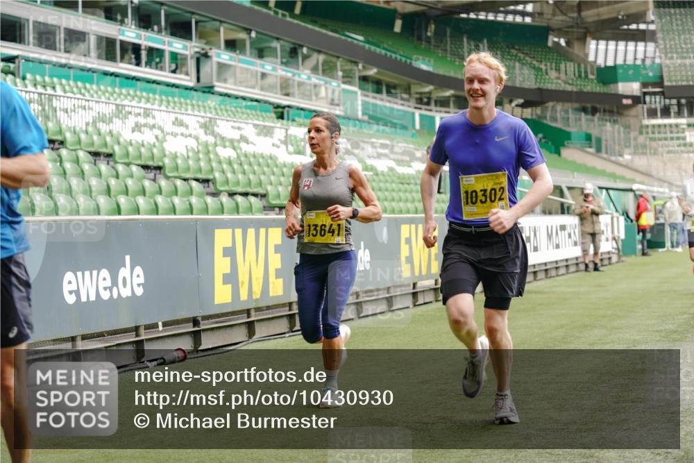 13.09.2026 - 21. swb-Marathon Bremen Michael Burmester http://msf.ph/oto/10430930 13.09.2026 10:22:06 Laufen im Stadion 10244, 10302, 10441, 10926, 10961, 11083, 11142, 11338, 11454, 11619, 11738, 11854, 11916, 11944, 11964, 12003, 12289, 12370, 12456, 12513, 12520, 12538, 13507, 13513, 13514, 13519, 13535, 13539, 13548, 13551, 13553, 13559, 13568, 13575, 13584, 13587, 13606, 13608, 13616, 13636, 13641, 10366, 10475, 11481, 11652, 12457, 12458, 13504, 13530, 13533, 13534, 13536, 13541, 13543, 13554, 13561, 13564 meine-sportfotos.de