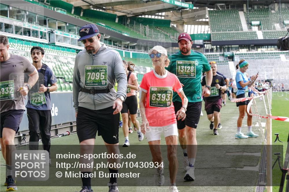 13.09.2026 - 21. swb-Marathon Bremen Michael Burmester http://msf.ph/oto/10430934 13.09.2026 13:28:28 Laufen im Stadion 111, 186, 220, 357, 422, 476, 478, 597, 685, 726, 729, 829, 888, 925, 986, 1079, 1220, 1298, 1325, 1384, 1412, 1496, 1608, 1615, 1741, 1769, 1777, 1958, 1961, 1984, 2236, 2326, 2365, 2472, 2502, 2507, 2574, 2593, 2725, 2743, 2748, 2862, 2868, 2875, 2876, 2923, 2924, 2991, 3020, 3045, 3061, 3073, 3154, 3184, 3219, 3238, 3274, 3321, 3361, 3589, 3592, 3594, 3595, 3678, 3694, 3755, 3756, 3798, 3826, 3853, 3885, 3907, 3953, 3965, 3971, 3978, 3987, 4108, 4238, 4457, 4660 meine-sportfotos.de